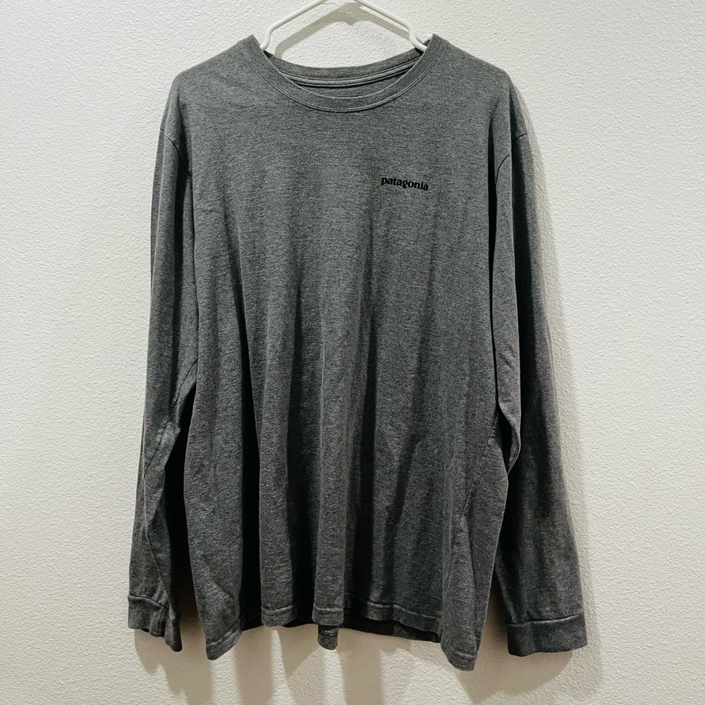 Patagonia P-6 Logo Long Sleeve Responsibili-T-Shirt in Gray.